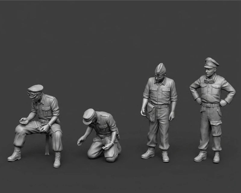 1/35 WWII German Panzer Crew Officer and Gunners, 4 Figures, Resin Model Figure Kit, Unassembled and Unpainted