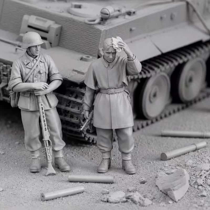 1/35 WWII German Panzer Commander with Binoculars & Officer, 2 Figures, Resin Model Figure Kit, Unassembled and Unpainted