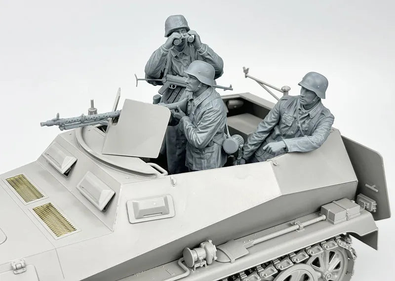 1/16 WWII German Hanomag SD.KFZ 251 Half-Track, 6 Figures, Resin Model Vehicle Kit, Unassembled and Unpainted