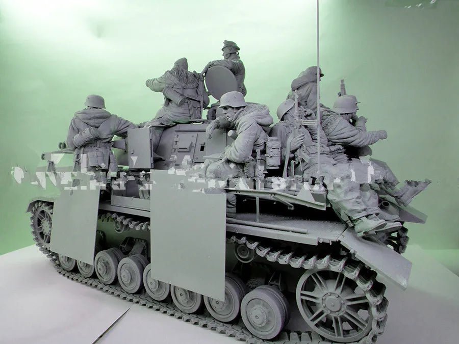 1/16 WWII German Panzer Crew on Tank Turrets, 8 Figures, Resin Model Figure Kit, Unassembled and Unpainted