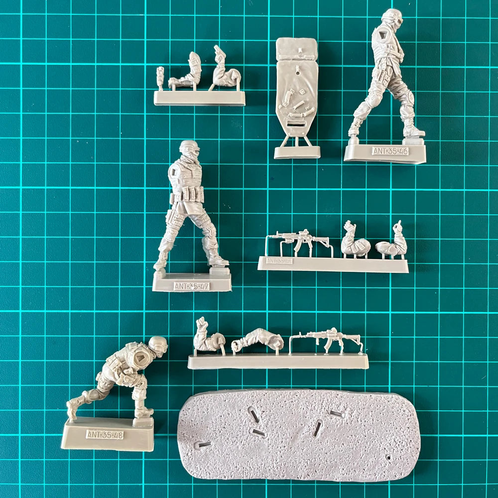 Modern Special Forces Operators, 4 Figures, Resin Model Figure Kit, Unassembled and Unpainted