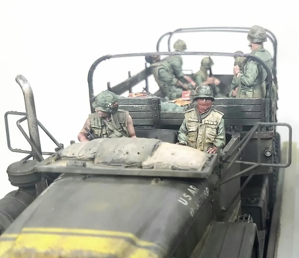 Vietnam War US Military Soldiers with Trucks, 11 Figures, Resin Model Figure Kit, Unassembled and Unpainted