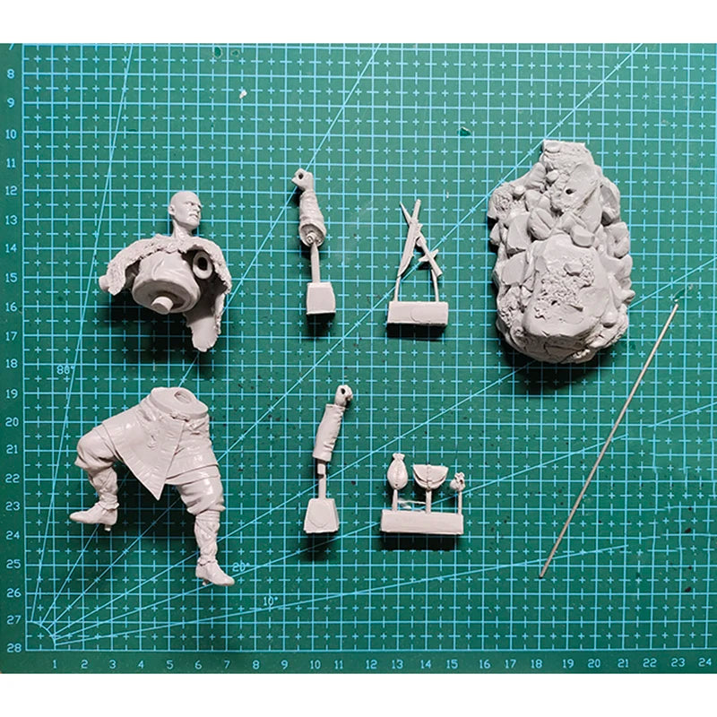 1/18 Barbarian with Fur Mantle and Poleaxe, Resin Model Figure Kit, Fantasy Theme, Unassembled and Unpainted