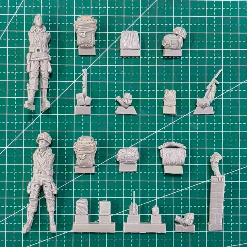 1/35 WWII US Paratroopers Pre-Jump, 2 Figures, Resin Model Figure Kit, Unassembled and Unpainted