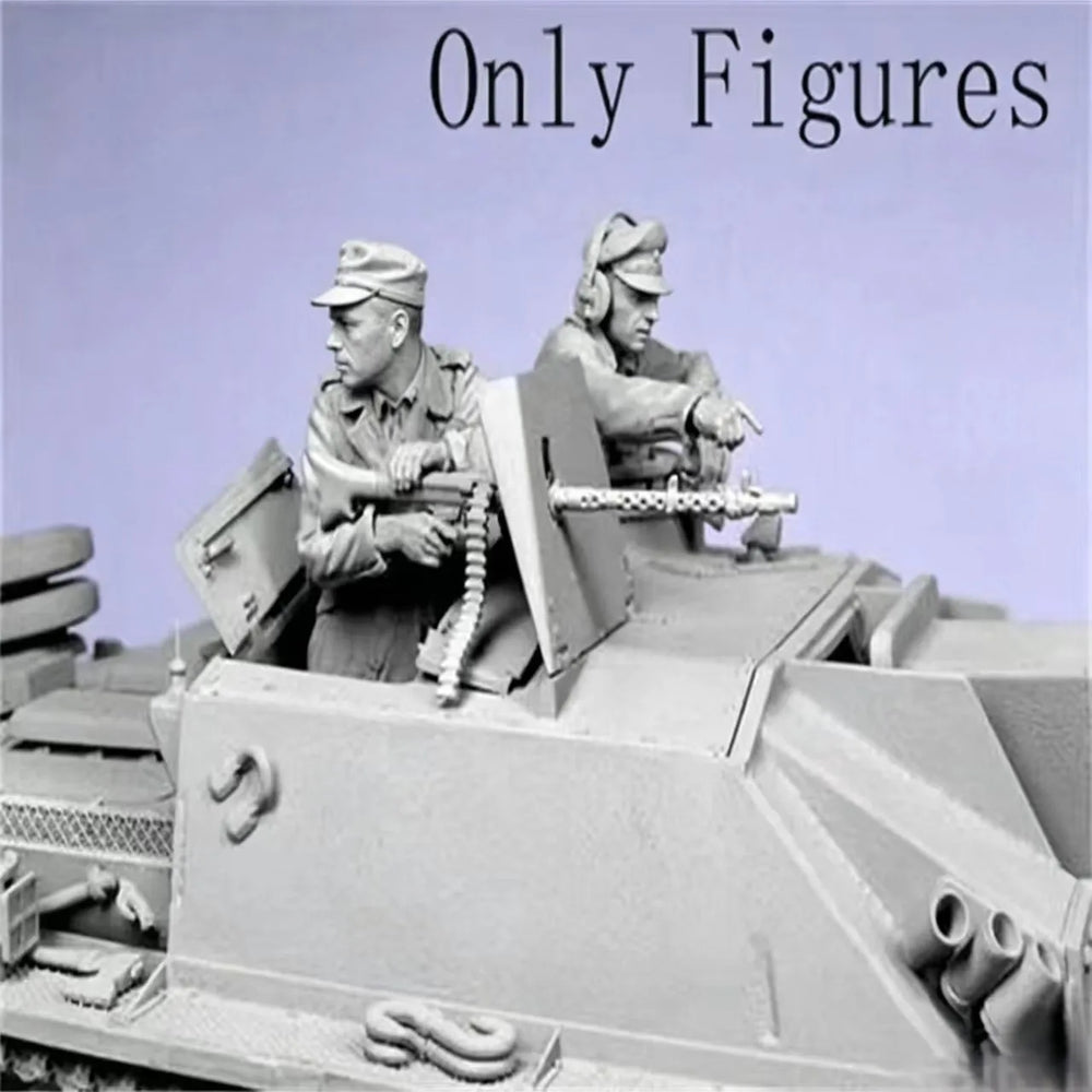 1/35 WWII German Soldiers with Vehicle Mount, 2 Figures, Resin Model Figure Kit, Unassembled and Unpainted
