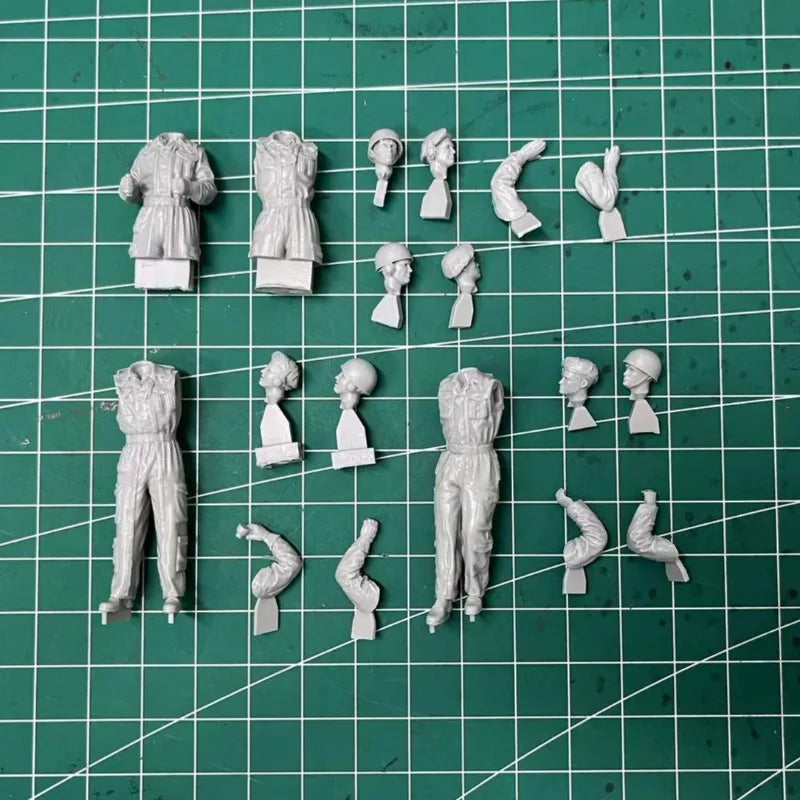 1/35 WWII British Infantry Squad in Combat Poses, 5 Figures, Resin Model Figure Kit, Unassembled and Unpainted