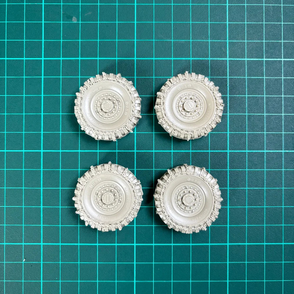 1/35 Cold War Snow Sprocket Tracked Vehicle Set, Resin Model Vehicle Kit, Unassembled and Unpainted