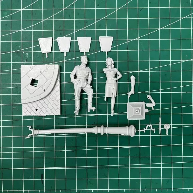 1/32 Modern Civilian Couple with Street Lamp, 2 Figures, Resin Model Figure Kit, Historical Theme, Unassembled and Unpainted