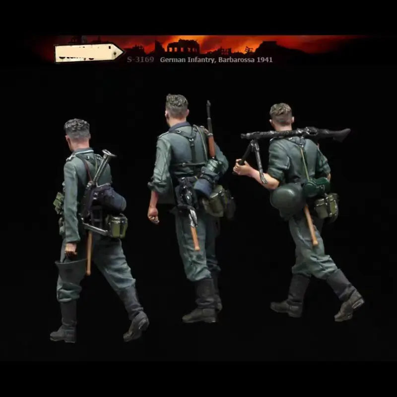 1/35 WWII German Infantry Advancing with Spade, 9 Figures, Resin Model Figure Kit, Unassembled and Unpainted