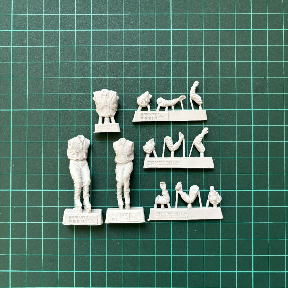 1/35 Cold War Soviet Tank Crew at Battle Stations, 3 Figures, Resin Model Figure Kit, Unassembled and Unpainted