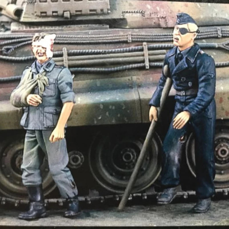 1/35 WWII Injured Soldiers, 2 Figures, Resin Model Diorama Kit, Unassembled and Unpainted