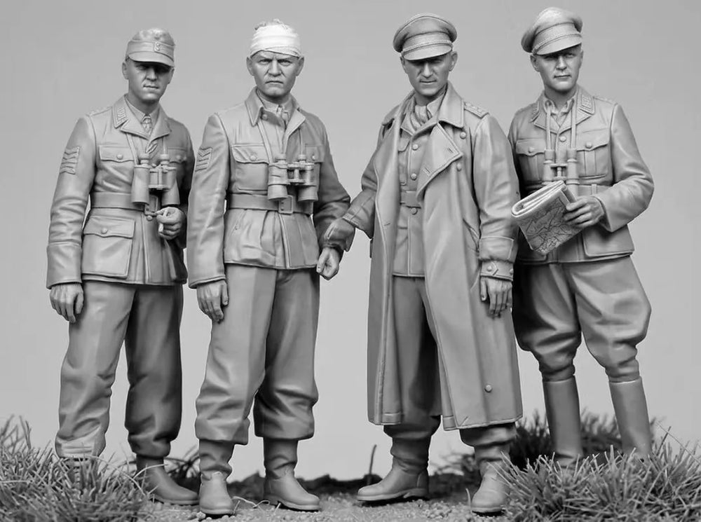 1/35 WWII German Panzer Officers with Binoculars and Shells, 4 Figures, Resin Model Figure Kit, Unassembled and Unpainted