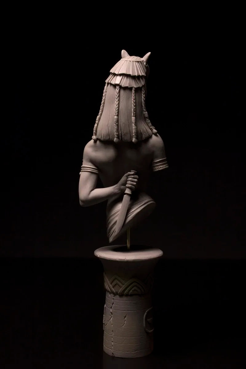 1/10 Ancient Egyptian Queen with Cat Crown and Braided Wig, Resin Model Bust Kit, Unassembled and Unpainted