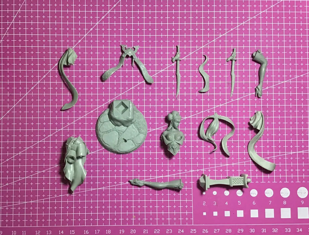1/24 Demon Sorceress with Curved Blades, Resin Model Figure Kit, Fantasy Theme, Unassembled and Unpainted