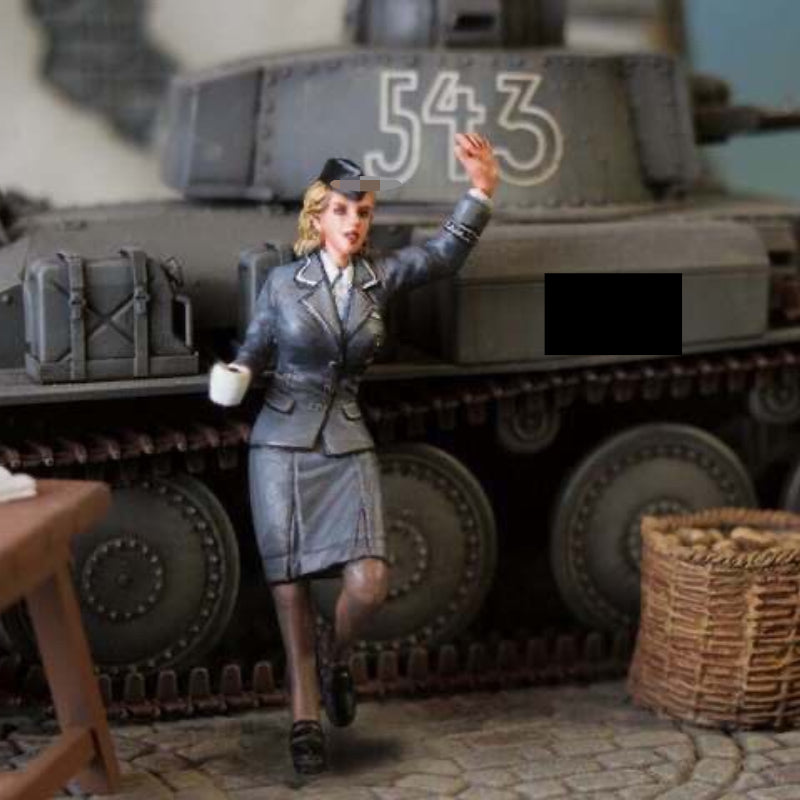1/35 WWII German Women's Auxiliary, 2 Figures, Resin Model Figure Kit, Unassembled and Unpainted