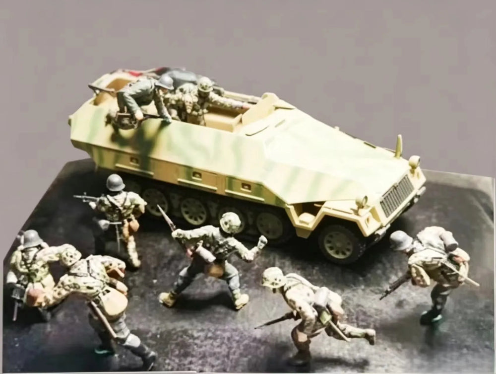 1/35 Modern Soldiers with Armored Personnel Carriers, 8 Figures, Resin Model Figure Kit, Unassembled and Unpainted