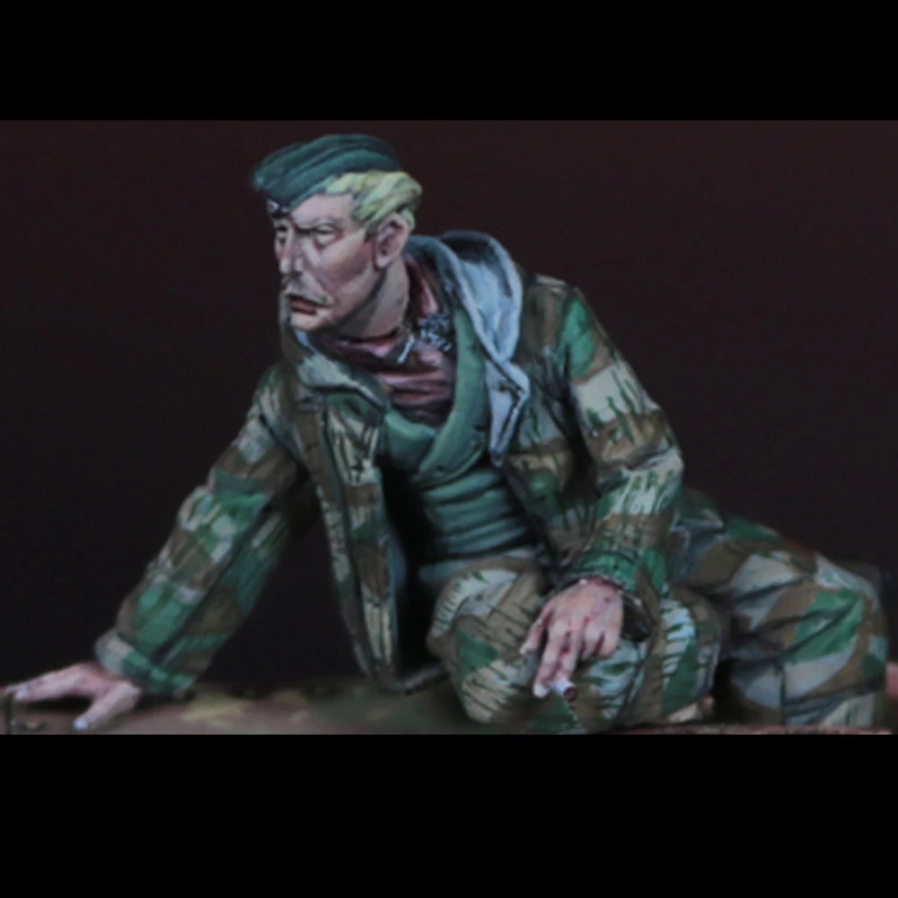1/35 Modern Tank Soldier, Resin Model Figure Kit, Unassembled and Unpainted