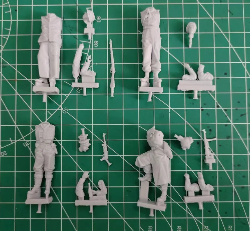 1/35 WWII Canadian Infantry Squad, 4 Figures, Resin Model Figure Kit, Unassembled and Unpainted