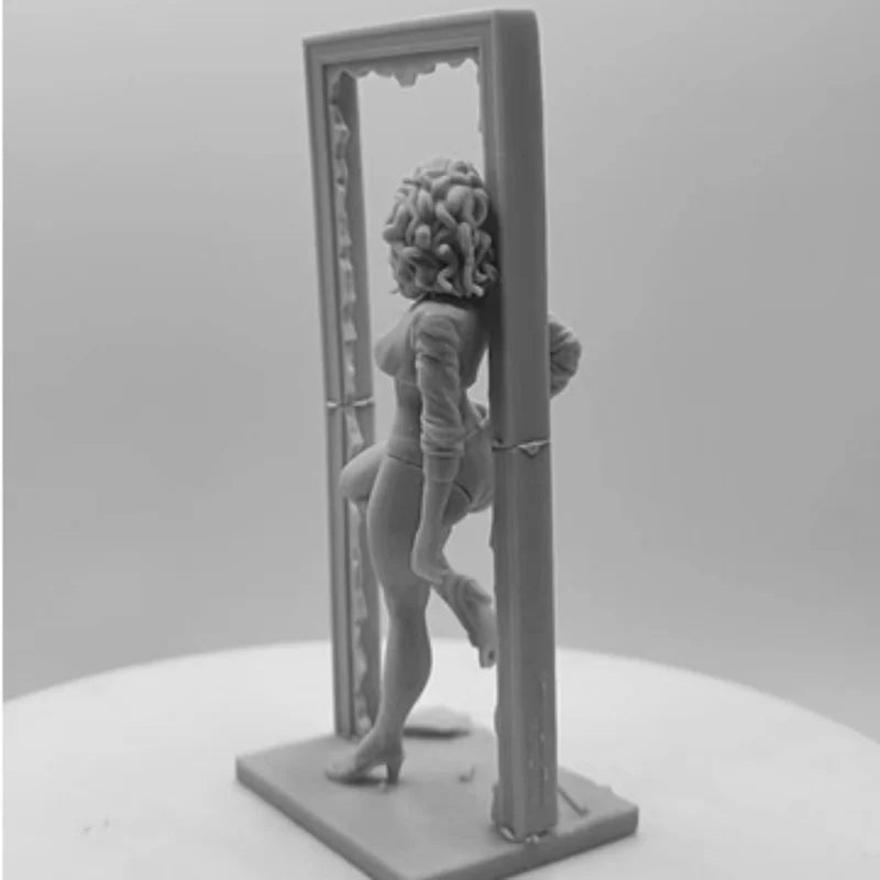 1/24 Lisa Pinup, Resin Model Figure Kit, Unassembled and Unpainted