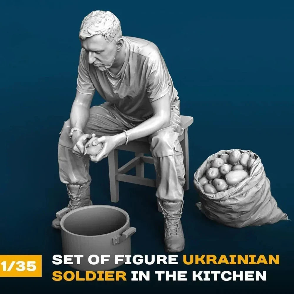 1/35 Modern Ukrainian Soldier Processing Potatoes, Resin Model Figure Kit, Unassembled and Unpainted