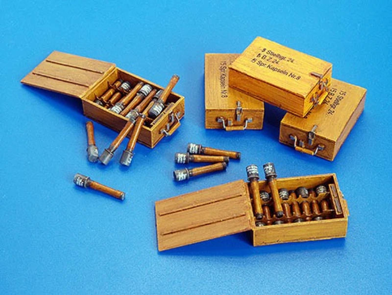 1/35 WWII German Grenade & Ammunition Storage, 5 Figures, Resin Model Diorama Kit, Unassembled and Unpainted