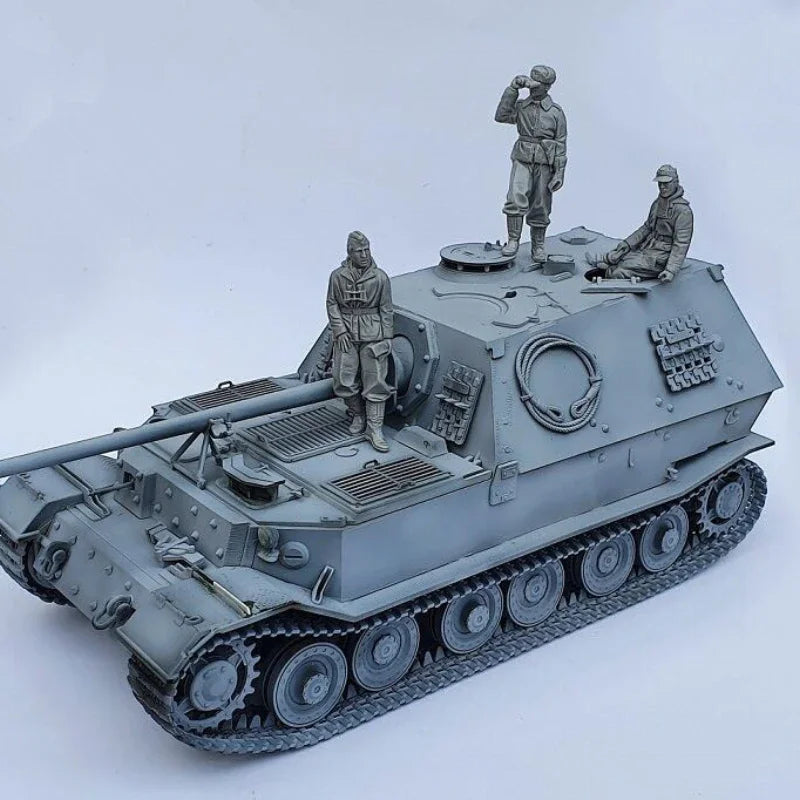 1/35 Cold War Soviet Tank Crew with Commander in Greatcoat, 3 Figures, Resin Model Figure Kit, Unassembled and Unpainted
