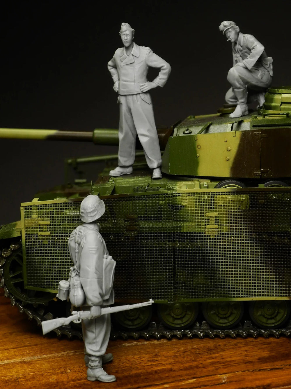 1/35 WWII German Tank Crew in Combat Positions, 3 Figures, Resin Model Figure Kit, Unassembled and Unpainted
