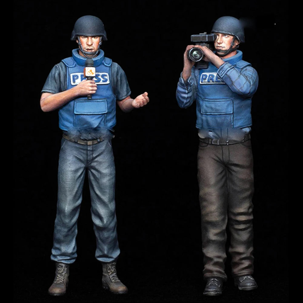 1/35 Modern Journalist Team, 2 Figures, Resin Model Figure Kit, Unassembled and Unpainted