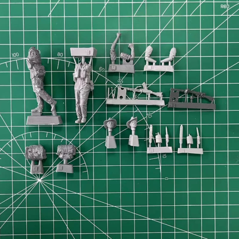 1/35 WWII British Burma Riflemen in Pith Helmets, 2 Figures, Resin Model Figure Kit, Unassembled and Unpainted