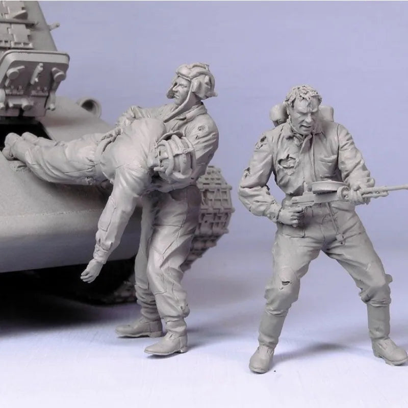 1/35 WWII German Panzer Crew Boarding Tank, 3 Figures, Resin Model Figure Kit, Unassembled and Unpainted