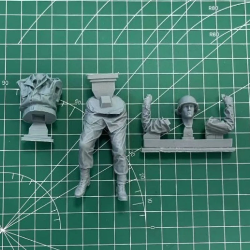 1/16 WWII Allied US M8 Armored Vehicle Driver, Resin Model Figure Kit, Unassembled and Unpainted