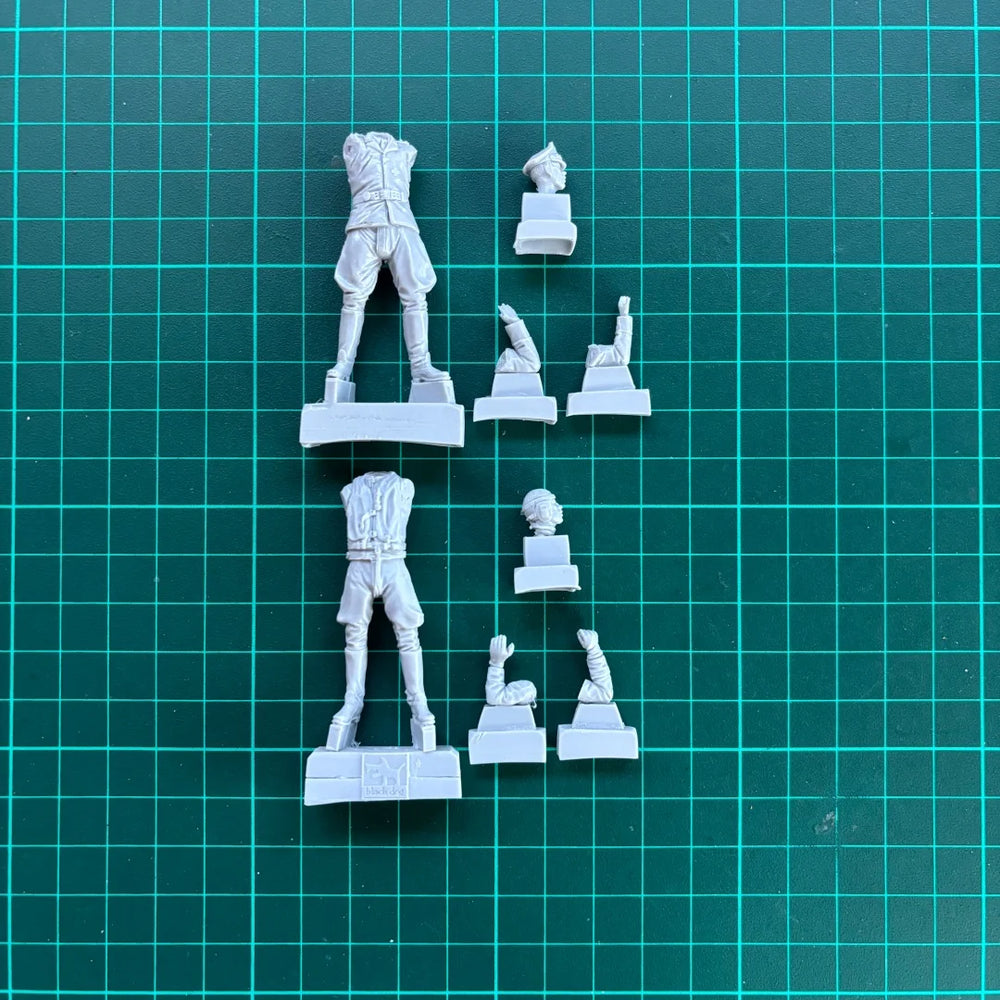 1/32 WWII Fighter Pilots, 2 Figures, Resin Model Figure Kit, Unassembled and Unpainted