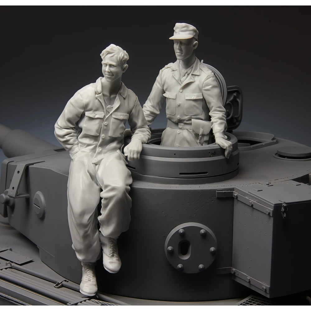 1/35 WWII German Tiger Tank Crew Kursk 1943, 2 Figures, Resin Model Figure Kit, Unassembled and Unpainted