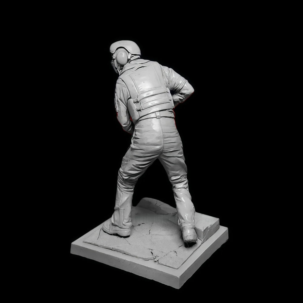 120mm WWI Soviet Soldier Crouching with Rifle, Resin Model Figure Kit, Unassembled and Unpainted