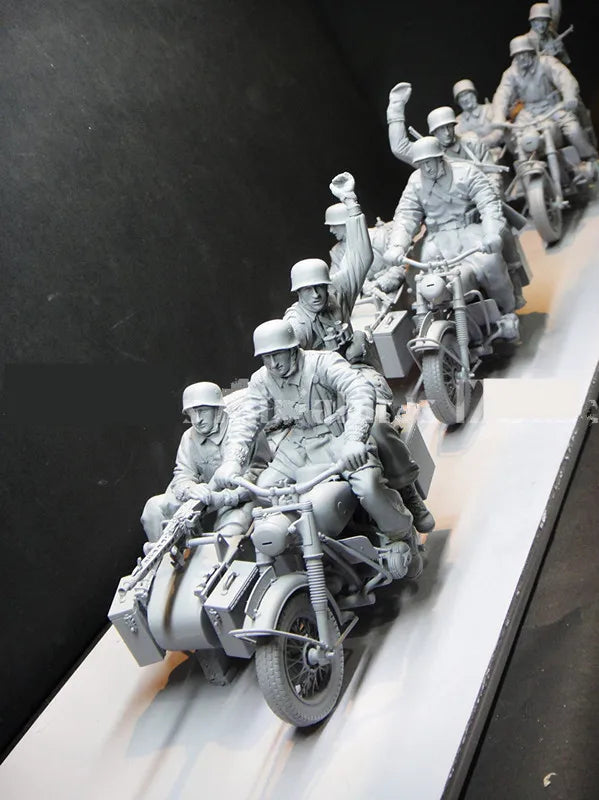 1/16 WWII Military with Motorcycles, 9 Figures, Resin Model Figure Kit, Unassembled and Unpainted