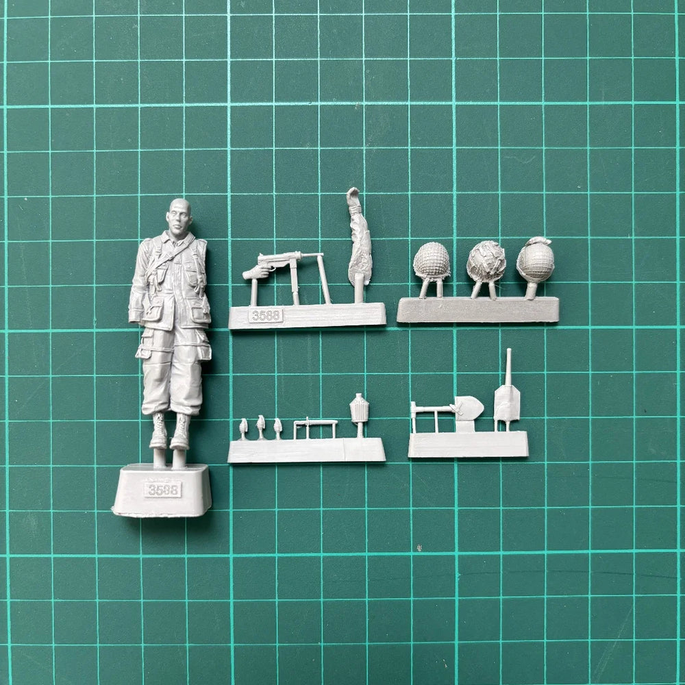 1/35 WWII US Army Paratrooper, Resin Model Figure Kit, Unassembled and Unpainted