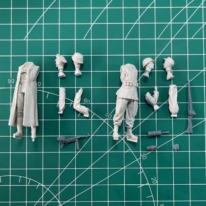 1/35 WWII Allied Normandy Soldiers, 2 Figures, Resin Model Figure Kit, Unassembled and Unpainted
