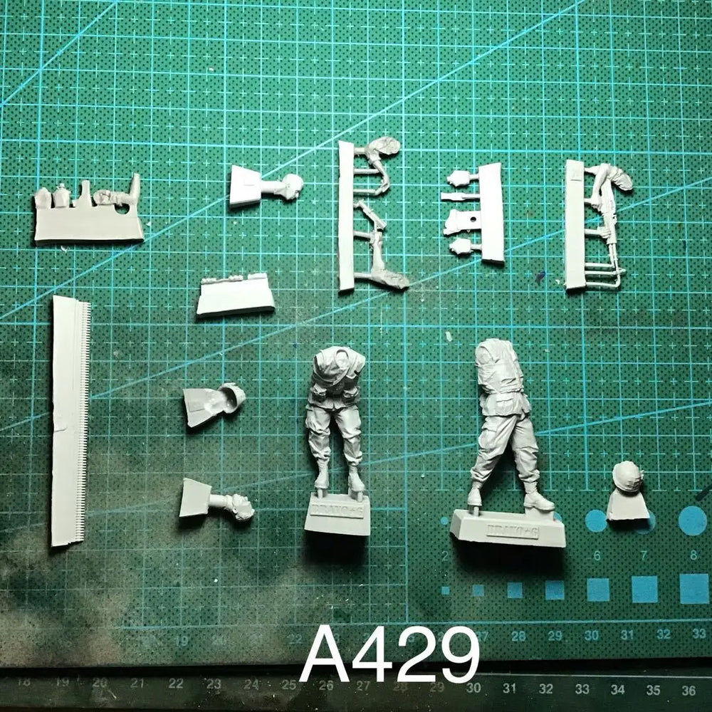 1/35 Vietnam War US Marine Corps Soldiers, 2 Figures, Resin Model Figure Kit, Unassembled and Unpainted