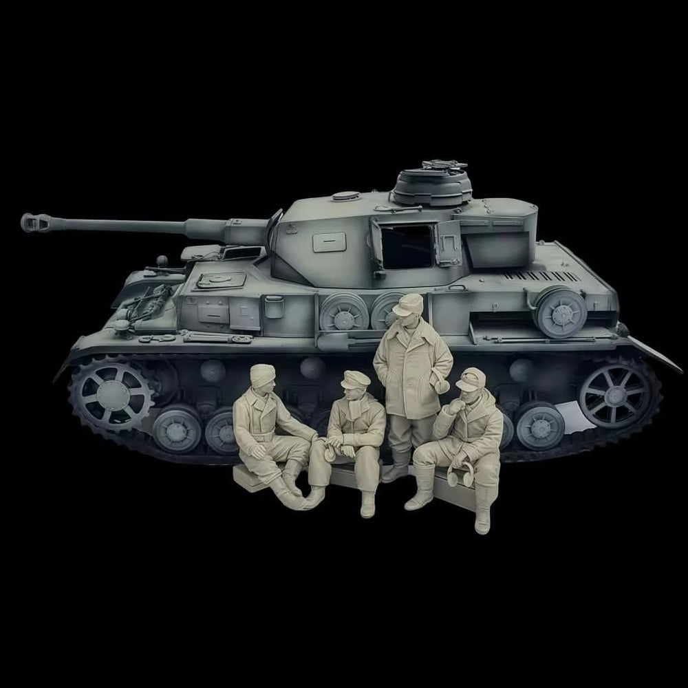 1/35 WWII German Panzer Crew with Standing Commander, 4 Figures, Resin Model Figure Kit, Unassembled and Unpainted