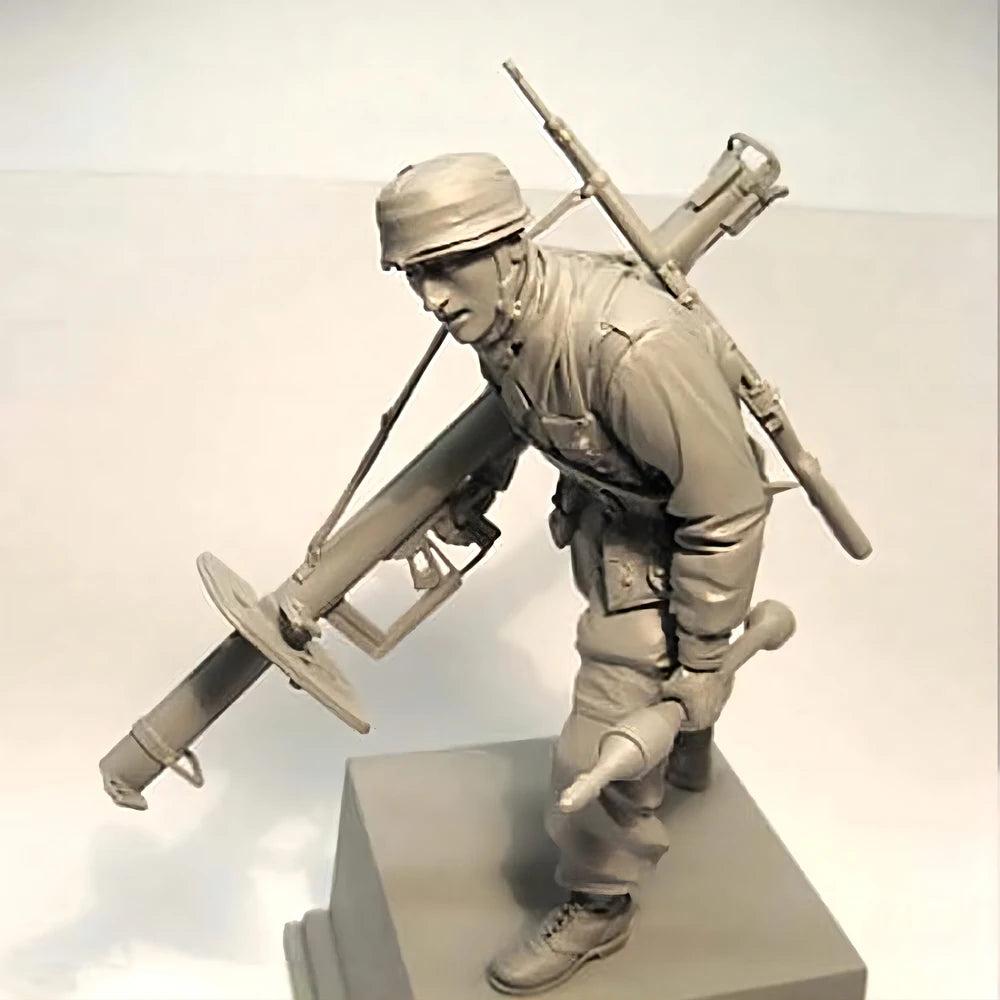1/16 WWI British Infantry with Pith Helmet and Anti-Tank Rifle, Resin Model Figure Kit, Unassembled and Unpainted