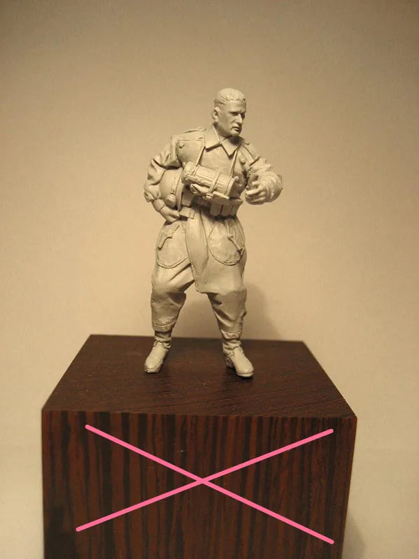 1/35 WWII German Soldier Hands on Hips, Resin Model Figure Kit, Unassembled and Unpainted