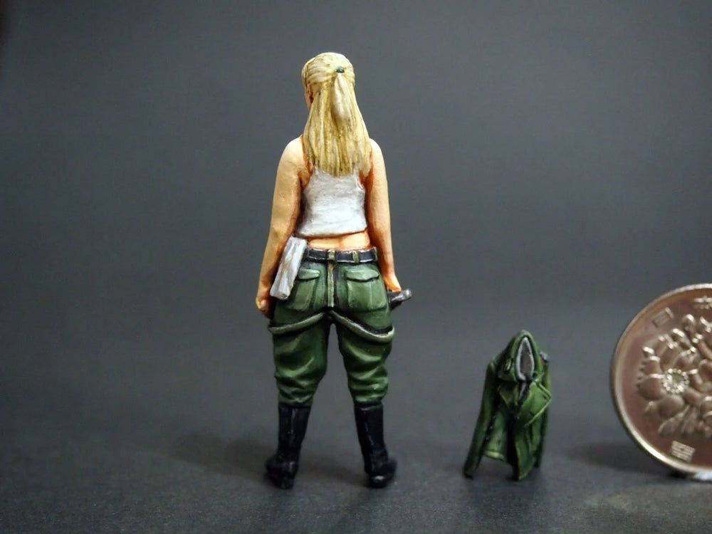1/35 Modern Female Tactical Team, 2 Figures, Resin Model Figure Kit, Unassembled and Unpainted