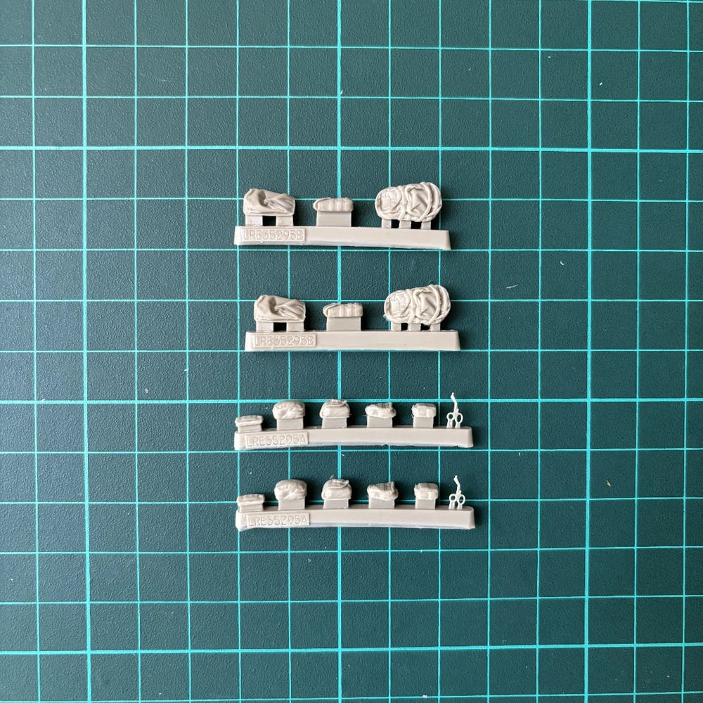1/35 Modern Tactical Rucksacks and Pouches, Resin Model Accessory Kit, Unpainted