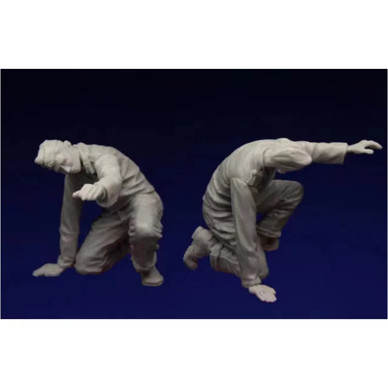 1/35 WWII Tank Crew Maintenance, 4 Figures, Resin Model Figure Kit, Unassembled and Unpainted