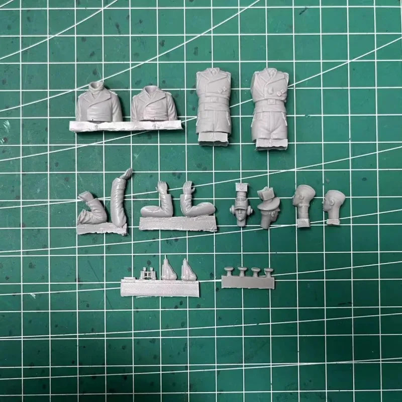 1/35 WWII German Panzer Officer Busts, 4 Figures, Resin Model Figure Kit, Unassembled and Unpainted