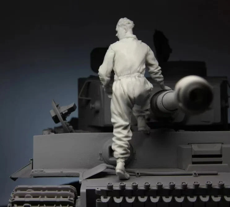 1/35 WWII German Panzer Crew Member Kursk 1943, 4 Figures, Resin Model Figure Kit, Unassembled and Unpainted