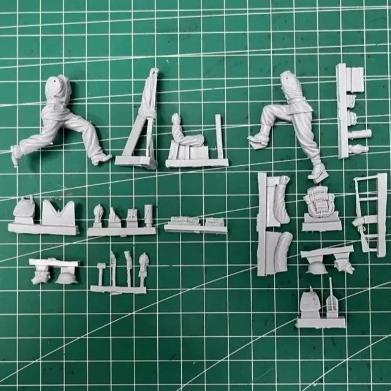 1/35 WWII Soviet Machine Gun Crew, 2 Figures, Resin Model Figure Kit, Unassembled and Unpainted