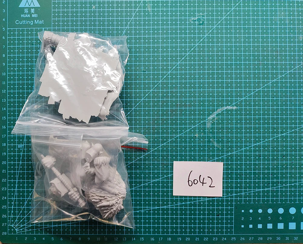 1/24 Ancient Warrior with Axe, Resin Model Figure Kit, Unassembled and Unpainted