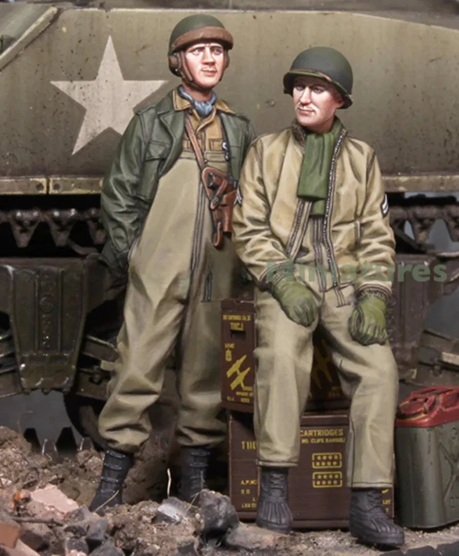 1/35 WWII US Infantry with Rifles, 2 Figures, Resin Model Figure Kit, Unassembled and Unpainted