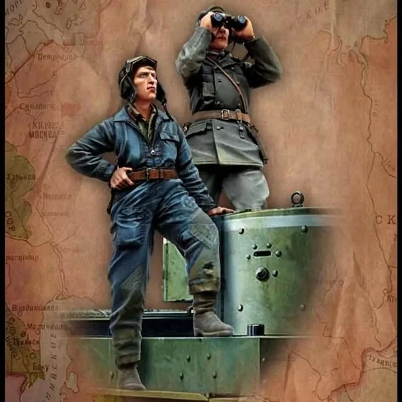 1/35 WWII German and Soviet Tank Crews, 2 Figures, Resin Model Figure Kit, Unassembled and Unpainted